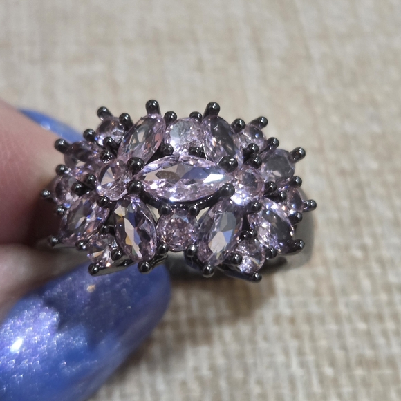 Elegant Pink Swarovski Crystals Gemstone Ring - Picture 3 of 5